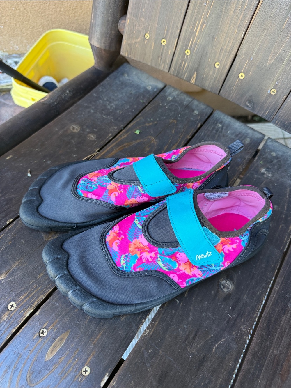 Newz womens Pink Floral & Teal Water Shoes